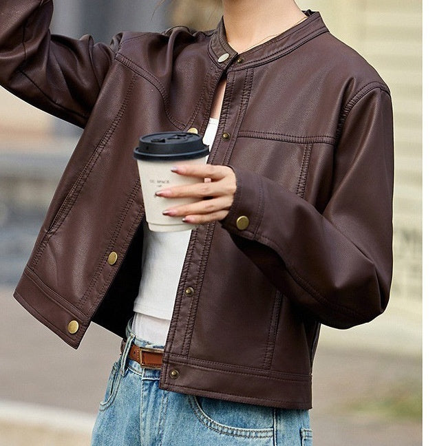 A Cozy Sun-kissed Look That Pairs Leather With Soft Gentle Layers