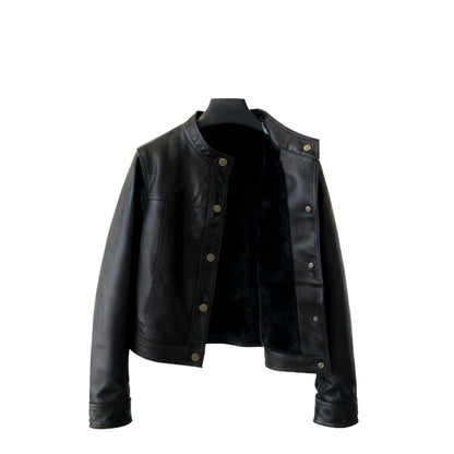 A Cozy Sun-kissed Look That Pairs Leather With Soft Gentle Layers